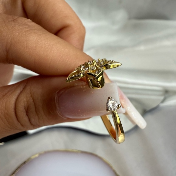 Unique anthro Gold Floral Ring with Crystals - Picture 5 of 10